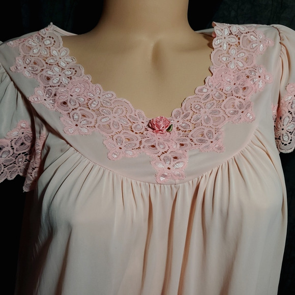 VTG SHADOWLINE Nightgown FEMININE PINK NYLON Sissy Coquette Eyelet Lace SMALL - Picture 3 of 10